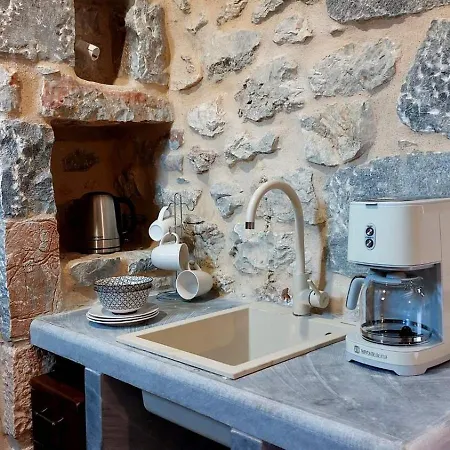 Tsiliviani Apartment Loukadika
