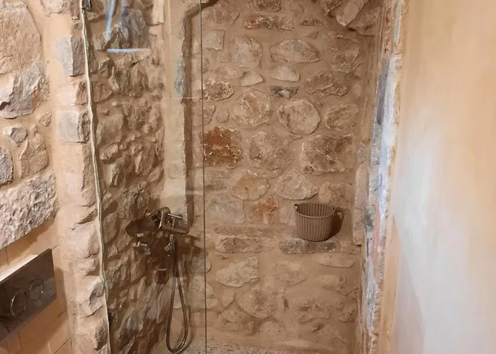 Tsiliviani Loukadika