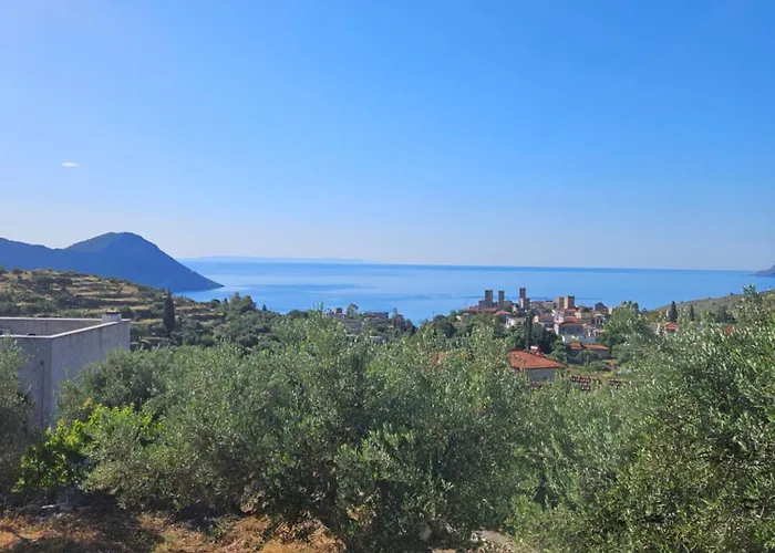 Tsiliviani Loukadika